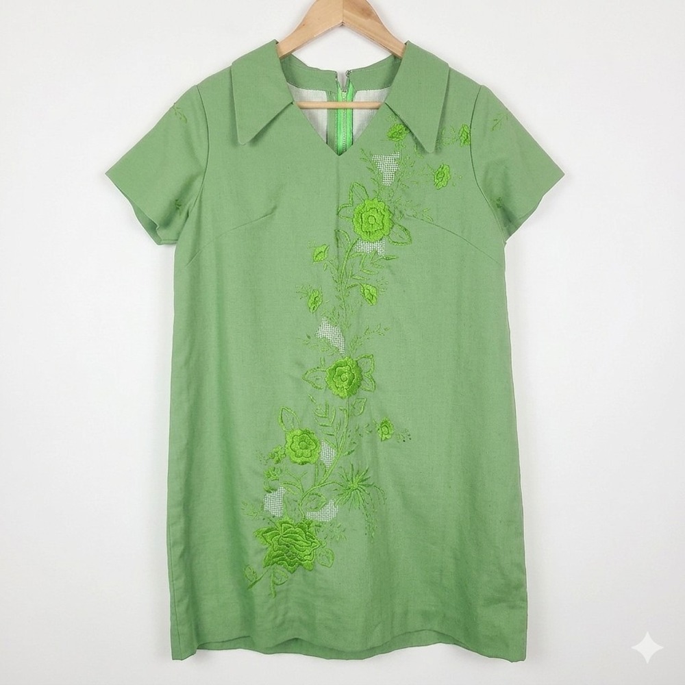 Vintage 60s Green Embroidered Floral Shift Dress Mod MiniDagger‎ Collar